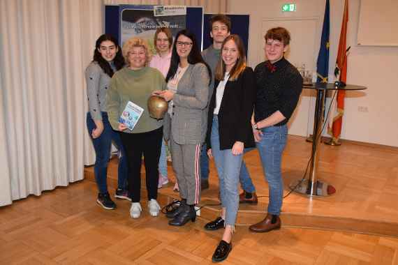 Erster Kärntner Klimagipfel mit (von links) Anna Katharina Karner, 1. Vizebürgermeisterin Irene Hochstetter-Lackner, Lena Sarnitz, LR Sara Schaar, Max Leo Fritz, Lena Klaura und Elias Strempfl