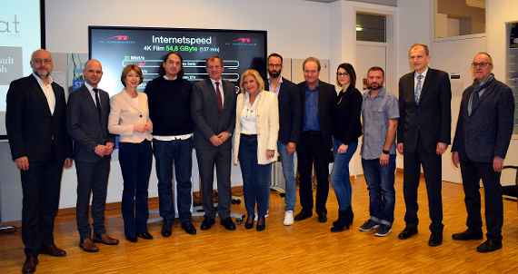 HTL Mössingerstraße stellt Ultraschnelles Highspeed-Internet vor)