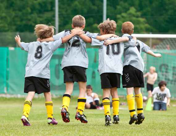 23.05.2011, Sportplatz, Irschen, AUT, Raiffeisen Volksschulcup, Bezirksfinale Spittal, im Bild Spittaler Spieler jubeln, EXPA Pictures © 2011, PhotoCredit: EXPA/ J. Feichter