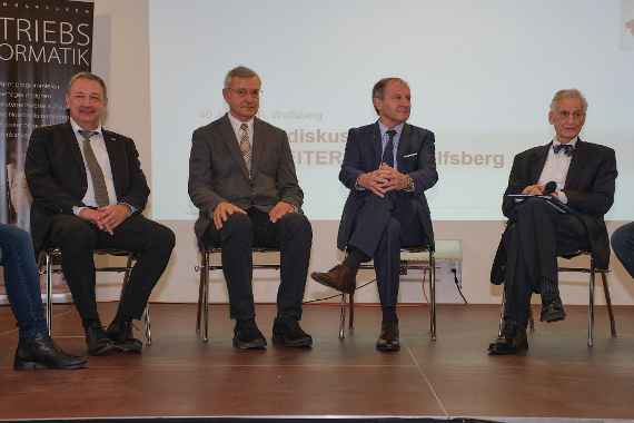 HTL_40Jahre-4Schulleiter_Sitzend