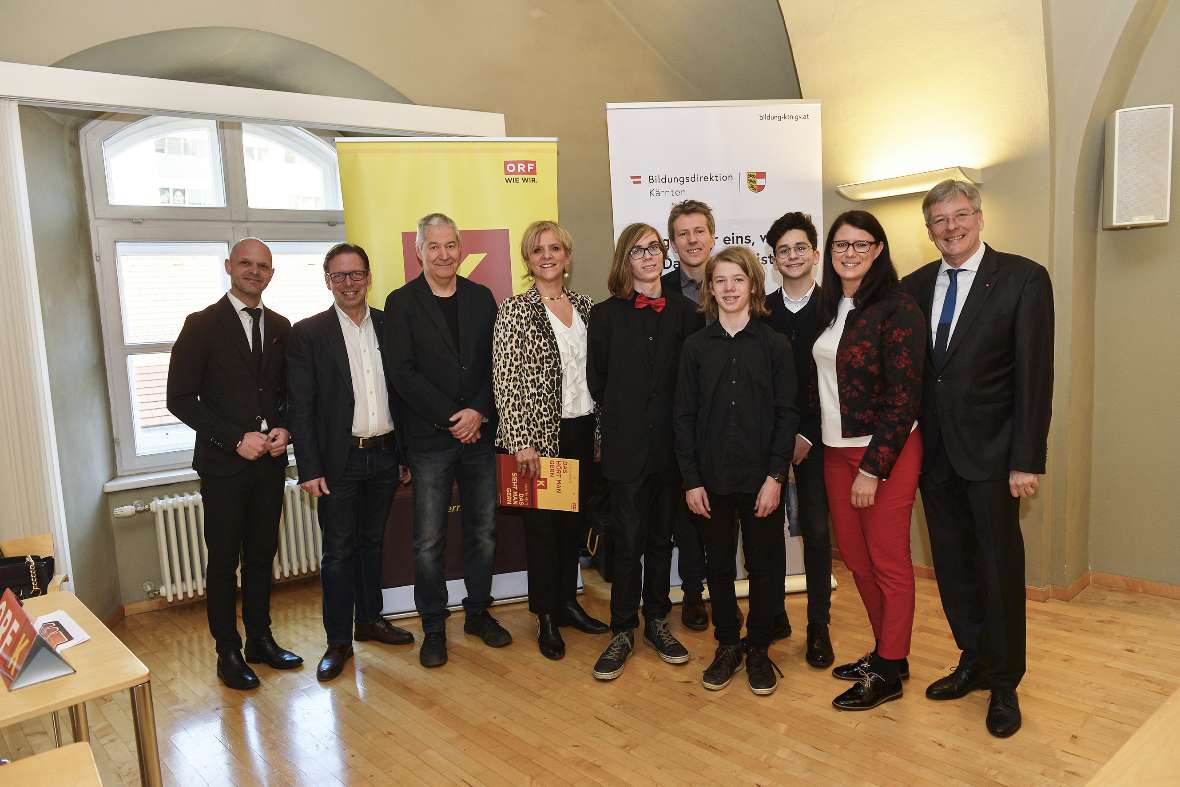 PK LIVE ON STAGE – von der Schulbank auf die Showbühne

Jazz Ensemble Viktring
LH Peter Kaiser
LR  Sara Schaar
Karin Bernhard
Robert Klinglmair
Bernhard Bayer
Martin Weberhofer