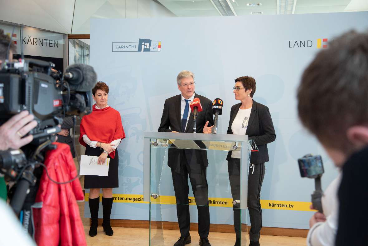 LH Peter Kaiser und LHStv. Beate Prettner bei der PK zur Pflegeausbildung mit Matura.