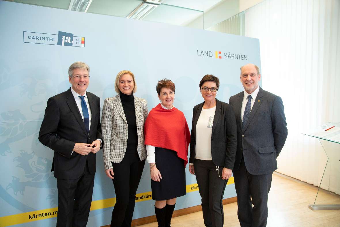 Pressekonferenz zur neuen Pflegeausbildung mit LH Peter Kaiser, Susanne Prentner-Vitek von der Diakonie, Beate Wanke Direktorin der GuK Schulen Kärnten, LHStv. Beate Prettner und Direktor Wilfried Hude von der Diözese.