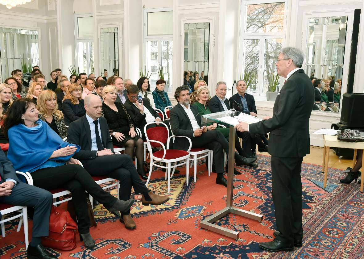 Dekretverleihung fŸr SchulleiterInnen und provisorische SchulleiterInnen im APS Bereich durch LH Dr. Peter Kaiser
©fritzpress