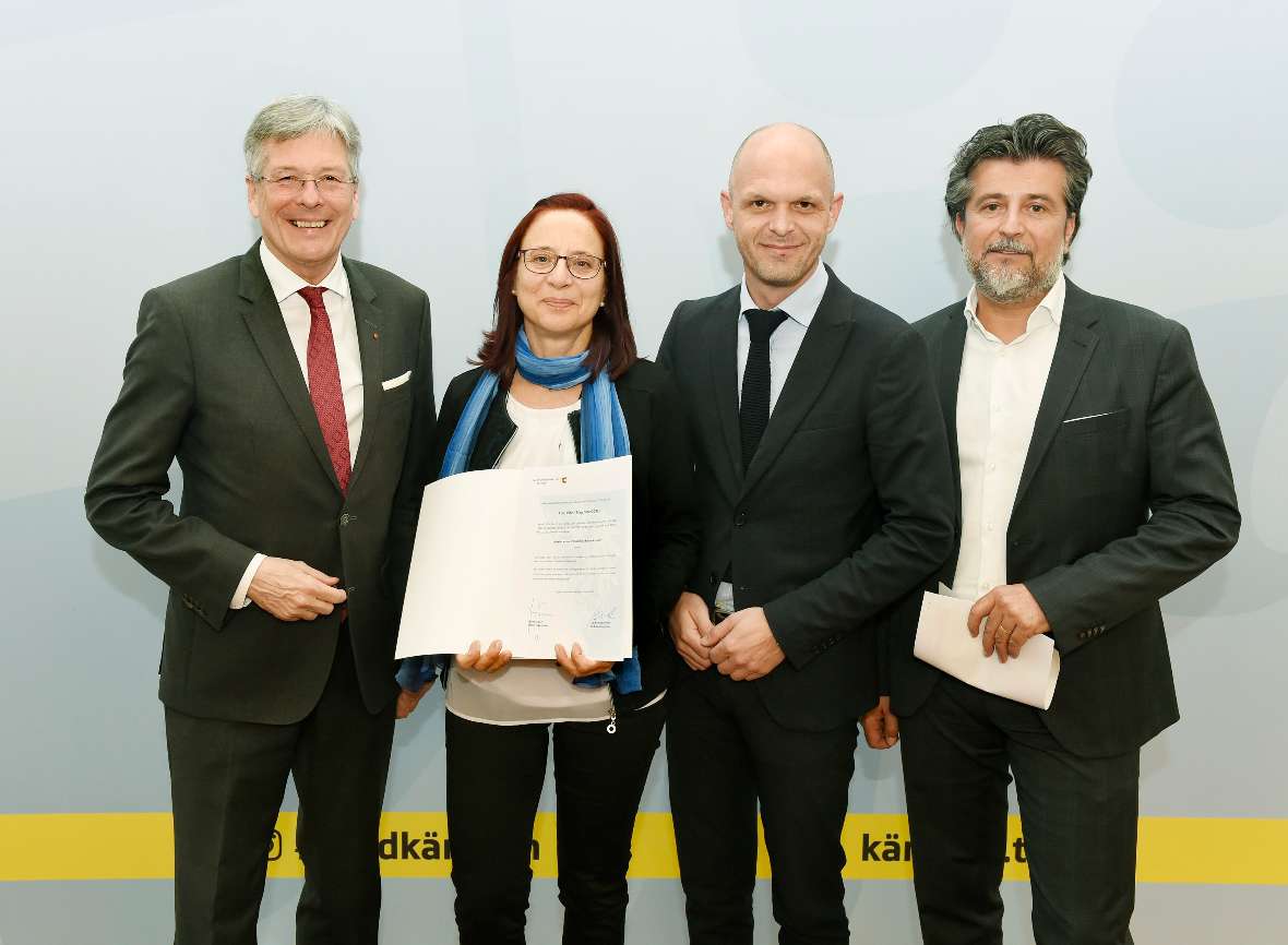 Dekretverleihung fŸr SchulleiterInnen und provisorische SchulleiterInnen im APS Bereich durch LH Dr. Peter Kaiser
LH Peter Kaiser, VDir. Ilse Odrei, BD Robert Klinglmair, LAbg. Stefan Sandrieser
©fritzpress