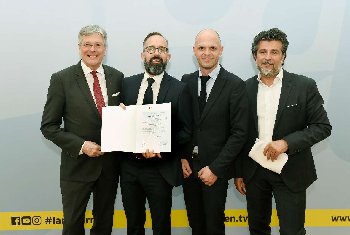 Dekretverleihung fŸr SchulleiterInnen und provisorische SchulleiterInnen im APS Bereich durch LH Dr. Peter Kaiser
LH Peter Kaiser, Dir. Stefan Lesjak, BD robert Klinglmair, LAbg. Stefan Sandrieser
©fritzpress