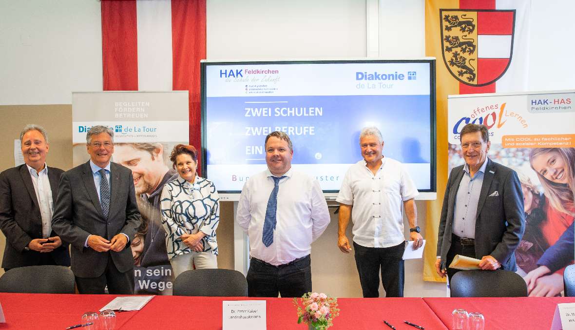 (c) 2020 - Pressekonferenz Bundesschulzentrum Feldkirchen, BMS fuer Soziales und Wirtschaft. - Bild zeigt: Klaus Haberl (Bildungdirektion), LH Peter Kaiser, Sussane Lissy, Christian Leitgeb, Direktor Herwig Klautzer (BSC Feldkirchen) und Hubert Stotter (Diakonie).