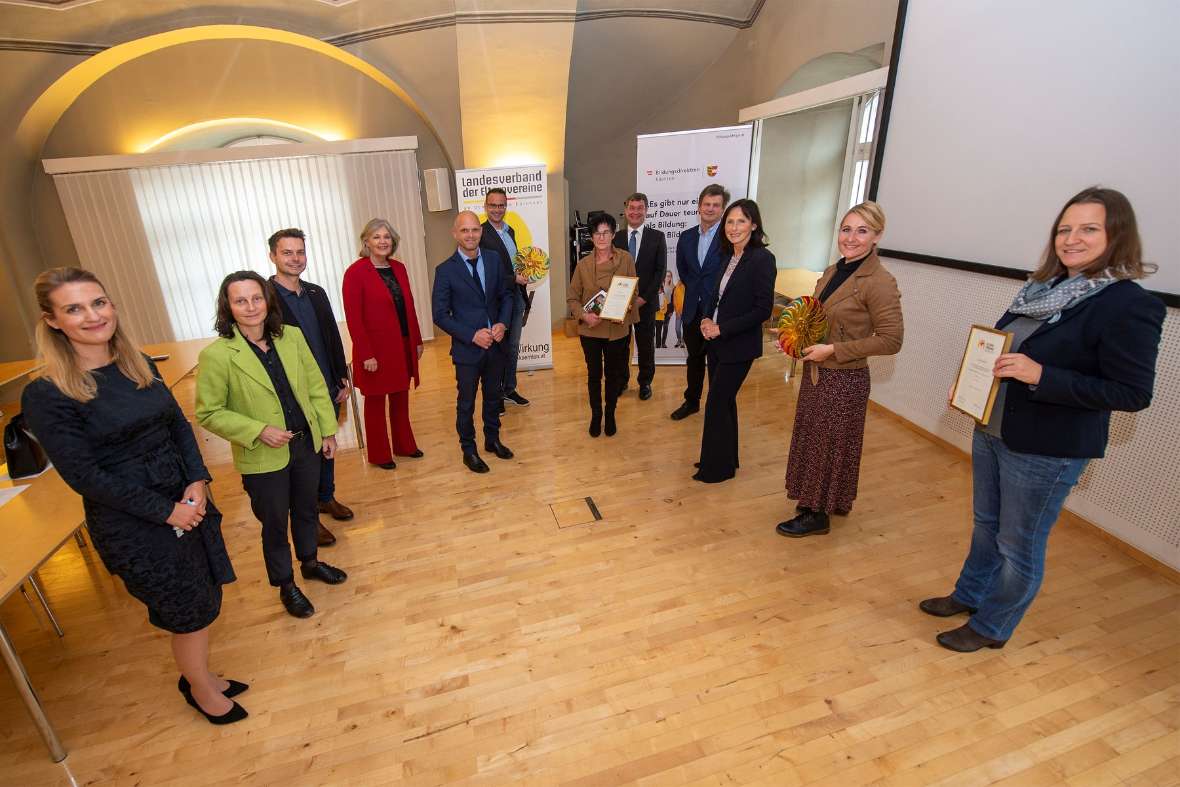 Preisverleihung - Sieger*innen, Jury und Organisator*innen