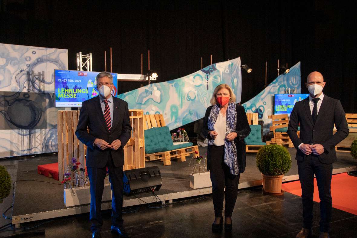 LH Peter Kaiser, Bgm Maria-Luise Mathiaschitz-Tschabuschnig und Bildungsdirektor Robert Klinglmair.