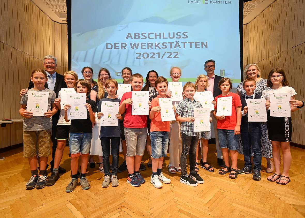 LPD/ Helge Bauer


Ehrung „Werkstätten der Begabungs- und Begabtenförderung“. LH Kaiser