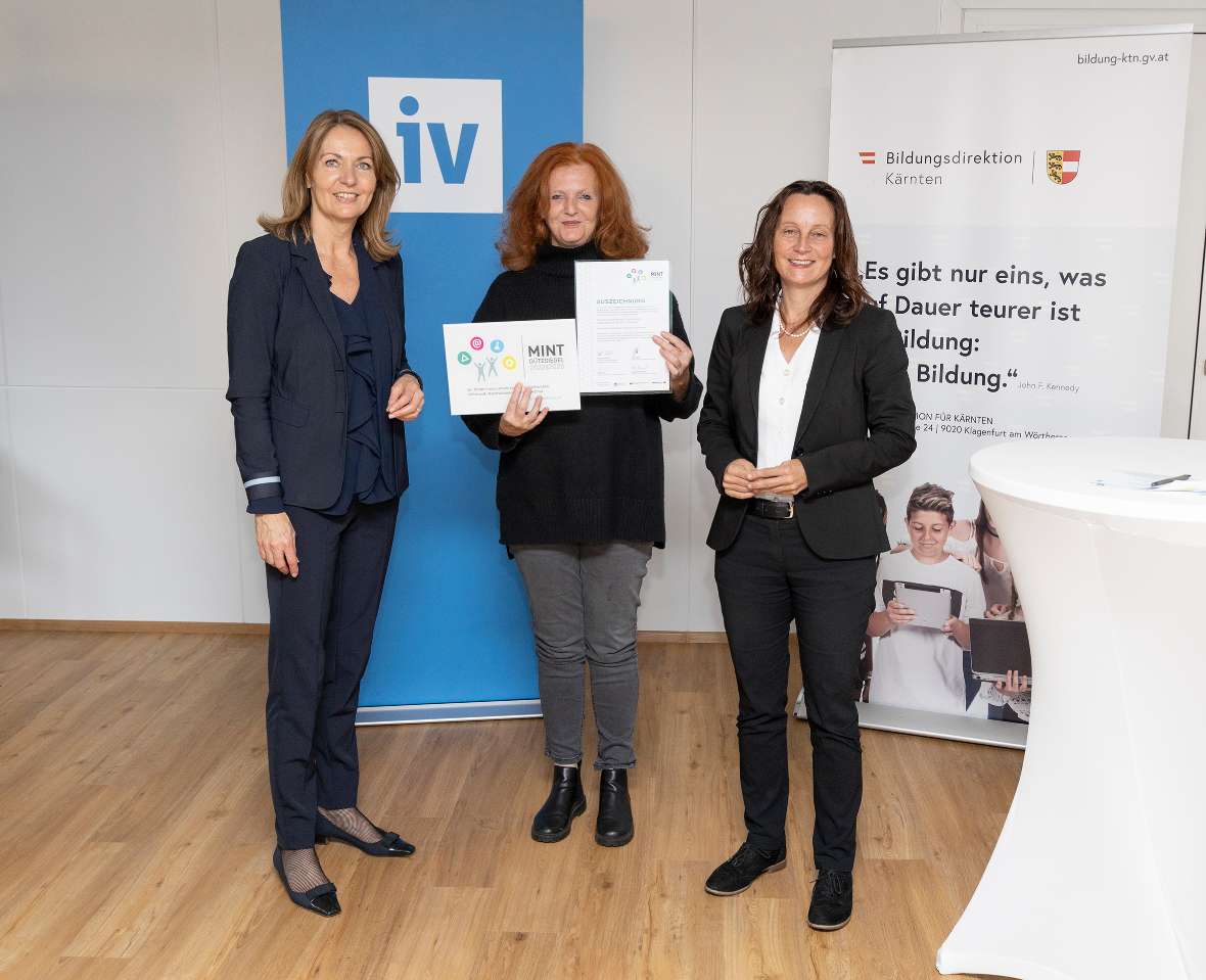 v.l.n.r. IV GF Claudia Mischensky, Margit Motschiunig (Montessorikiga Bunte Knöpfe), Bildungsdirektorin Isabella Penz