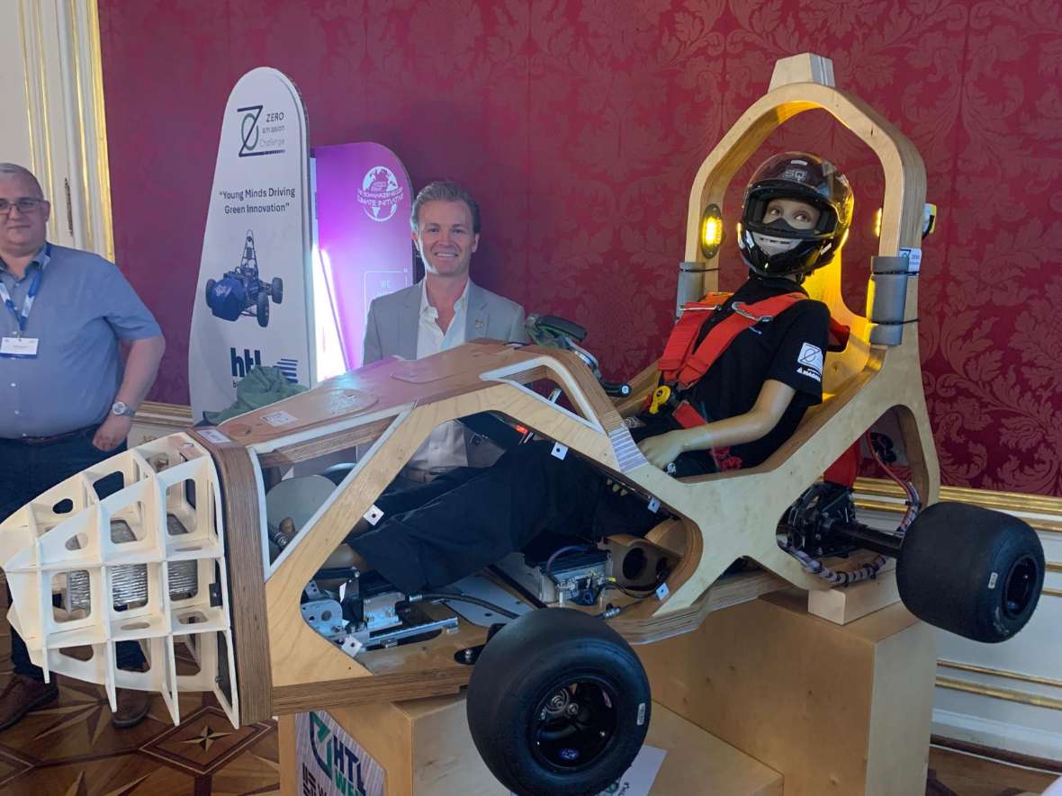 Nico Rosberg am Stand der Zero Emission Challenge  