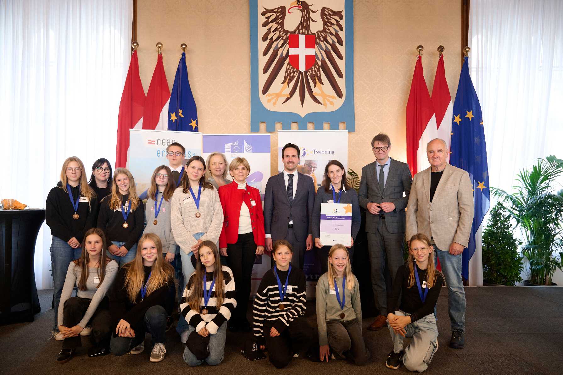 Tag des Feierns: Bildungsministerium und OeAD zeichnen herausragende Projekte der Demokratiebildung aus Tag des Feierns: Bildungsministerium und OeAD zeichnen herausragende Projekte der Demokratiebildung aus